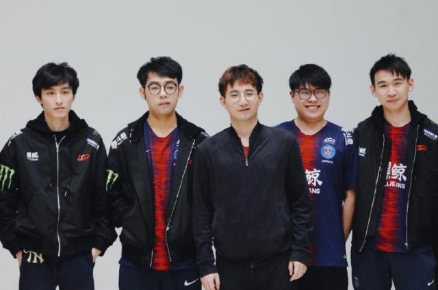 这也是他吸 这也是他吸